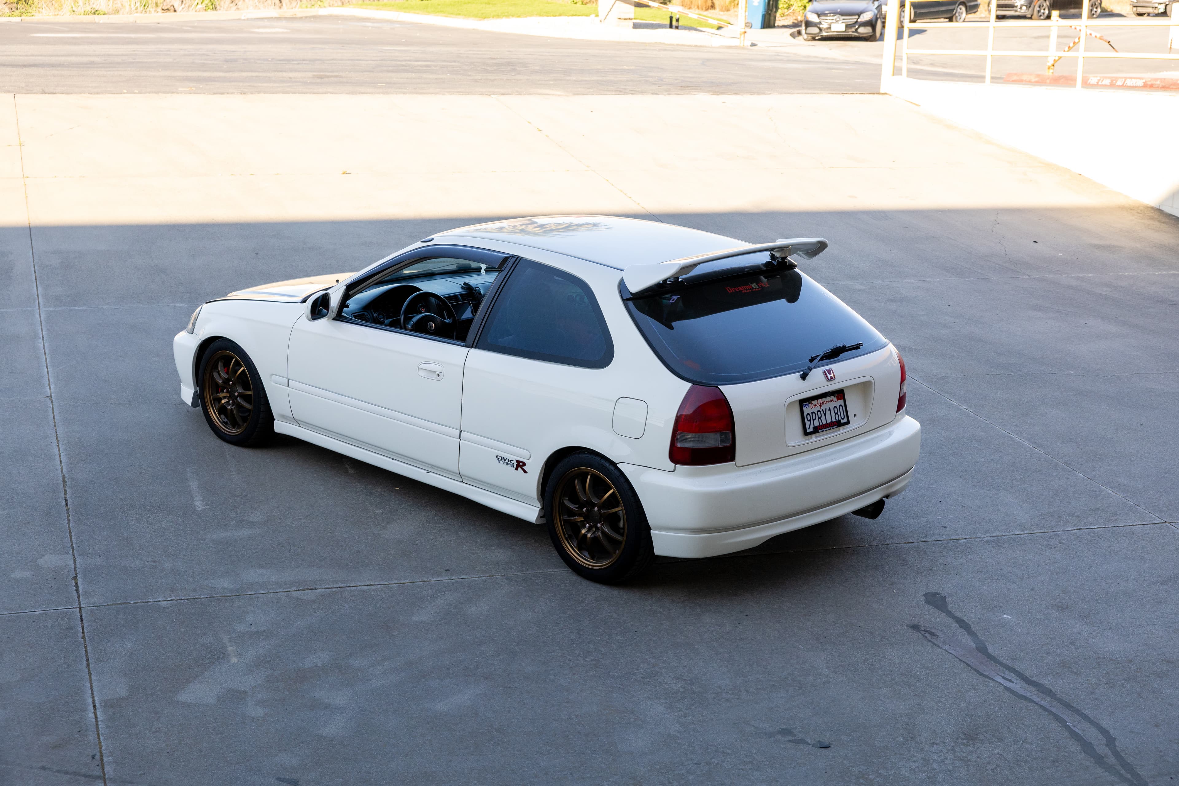 White EK hatch rear three-quarter view